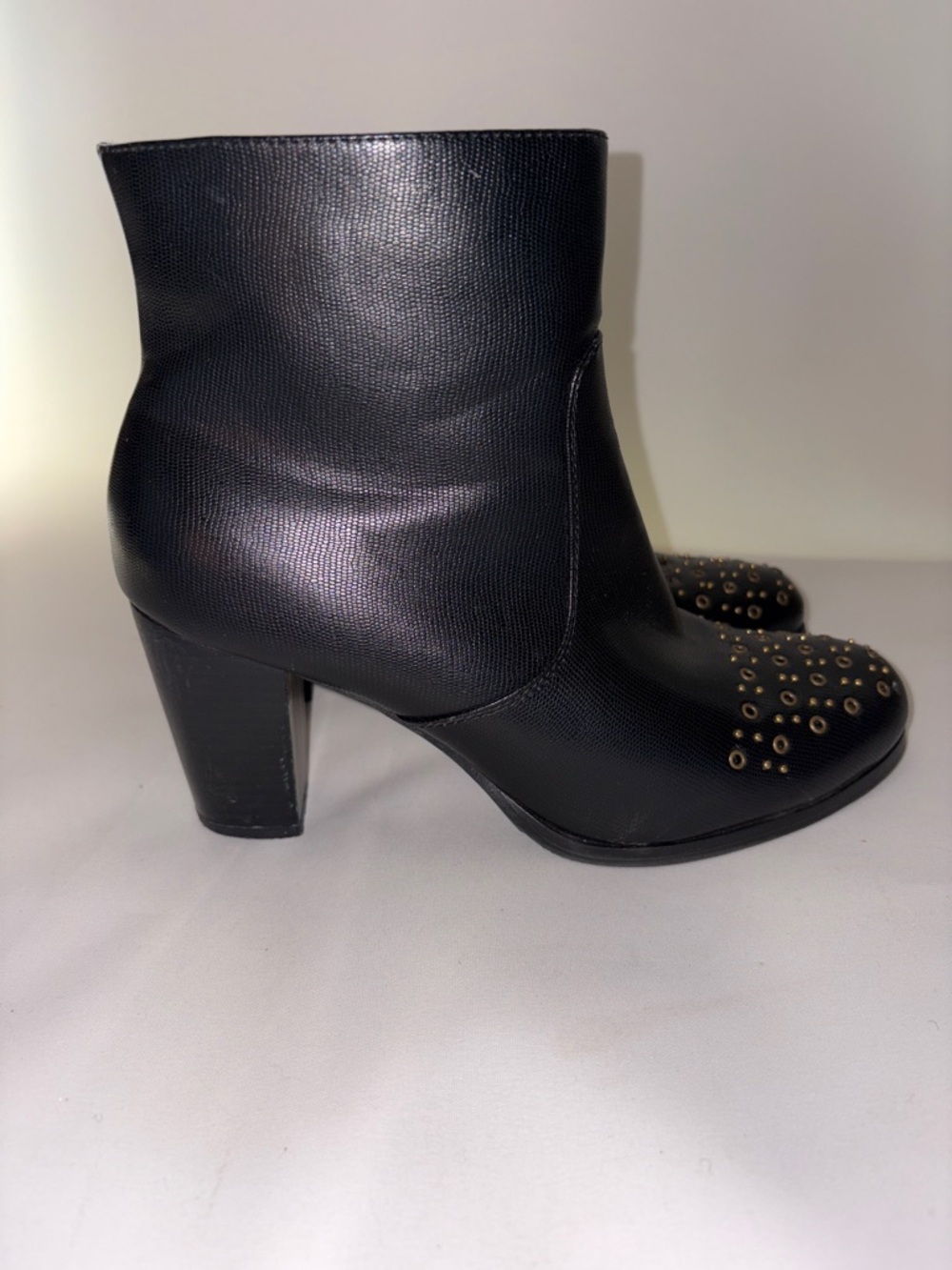 Olivia Miller Cortlandt Black Ankle Booties with Gold Eyelet Toe Size 10 - Picture 6 of 11